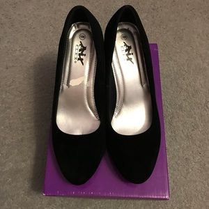 Black velvet heels brand new!